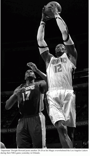 Howard carries Magic past Lakers